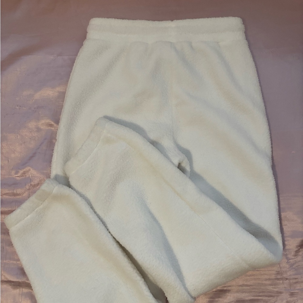 Year of Ours White and Pink Fleece Set - Picture 4 of 5